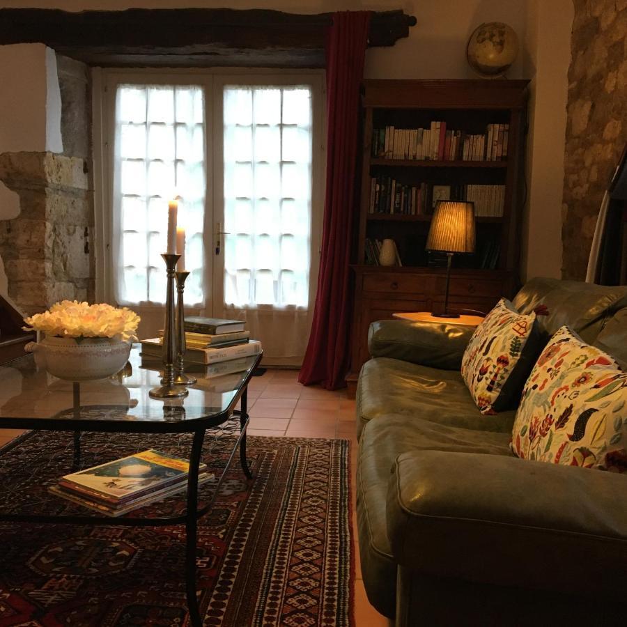 Les Gites Perard Caylus Εξωτερικό φωτογραφία
